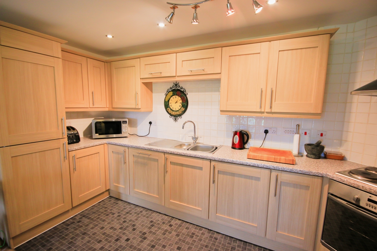 2 bedroom apartment flat/apartment Let in Wigan - Photograph 5.