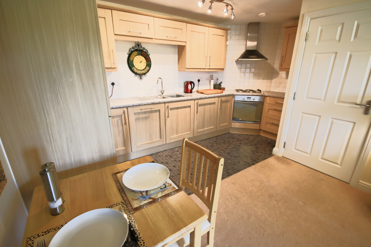 2 bedroom apartment flat/apartment Let in Wigan - Photograph 6.