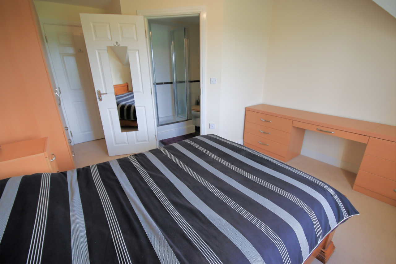 2 bedroom apartment flat/apartment Let in Wigan - Photograph 9.