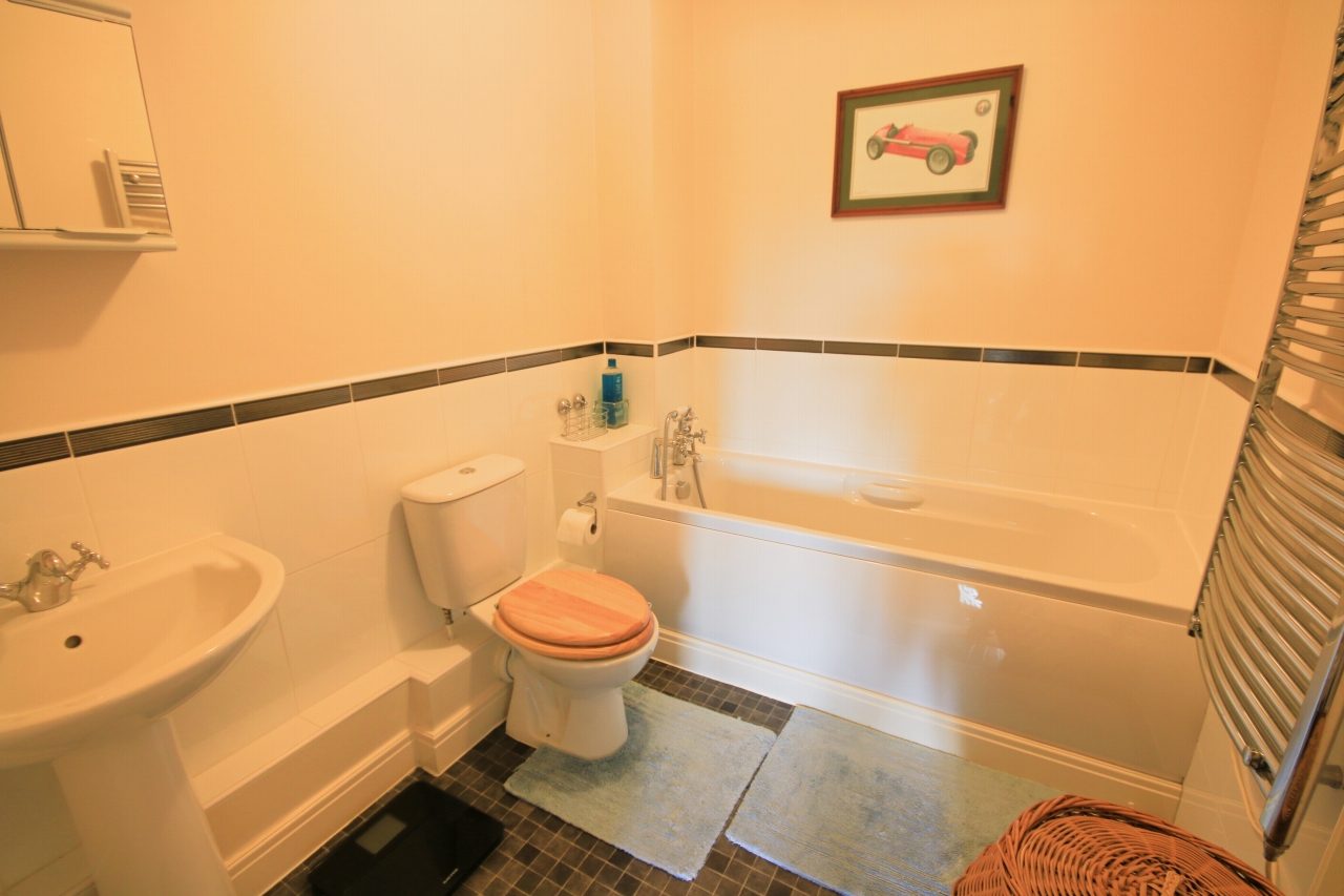 2 bedroom apartment flat/apartment Let in Wigan - Photograph 14.