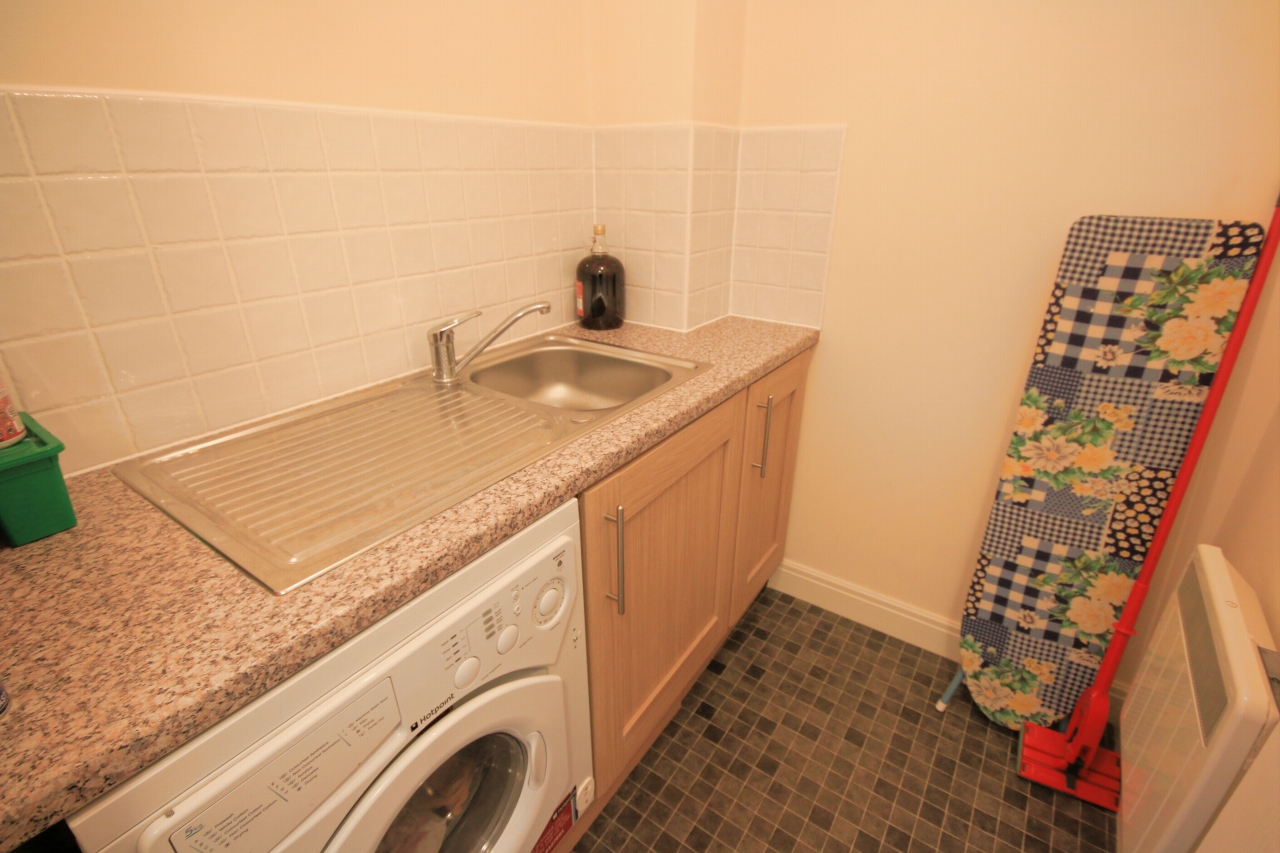 2 bedroom apartment flat/apartment Let in Wigan - Photograph 15.