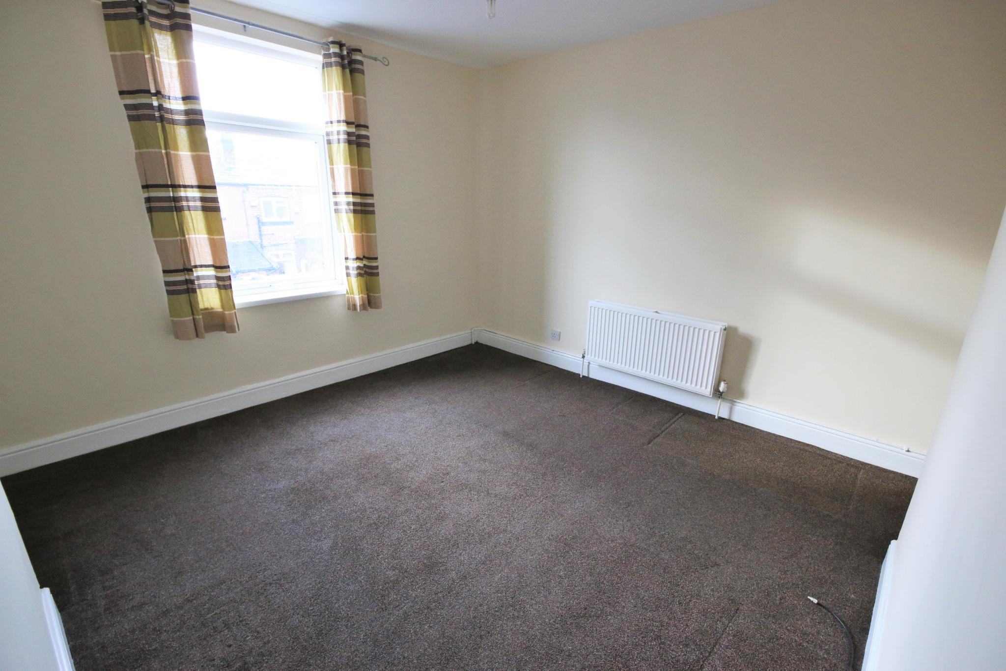 2 bedroom mid terraced house Let in Wigan - Photograph 9.
