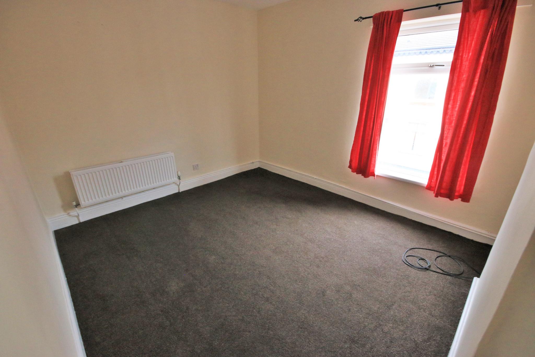 2 bedroom mid terraced house Let in Wigan - Photograph 8.
