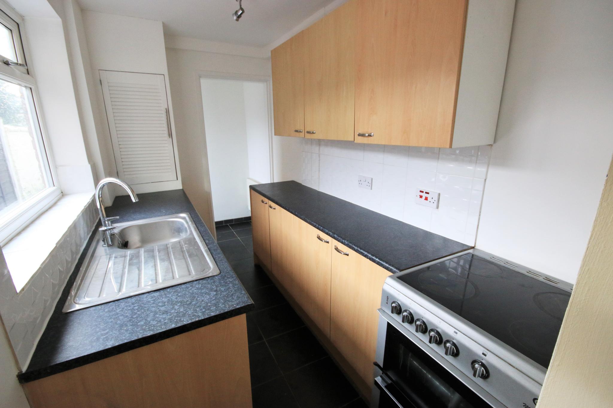 2 bedroom mid terraced house Let in Wigan - Photograph 6.