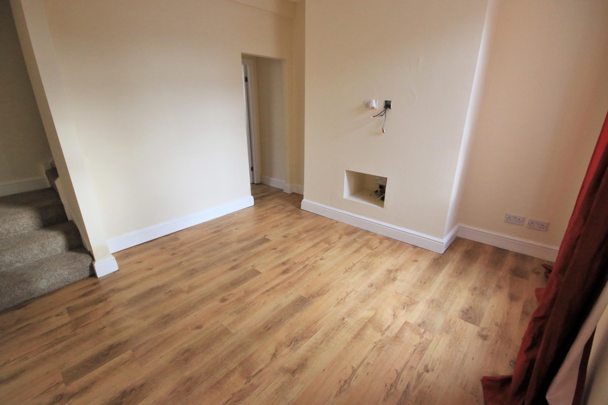 2 bedroom mid terraced house Let in Wigan - Photograph 5.