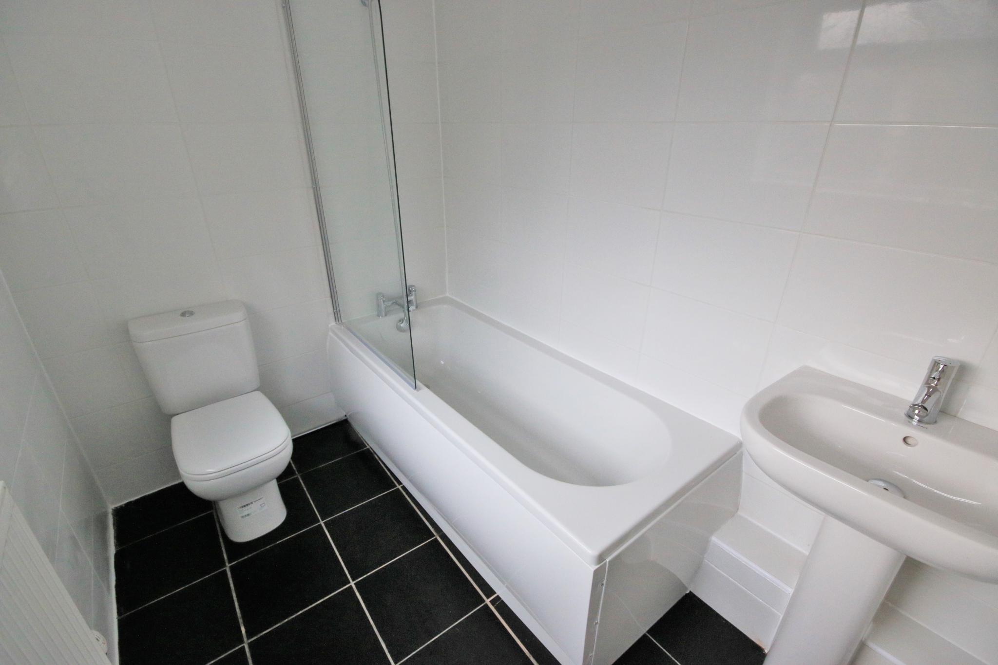 2 bedroom mid terraced house Let in Wigan - Photograph 7.