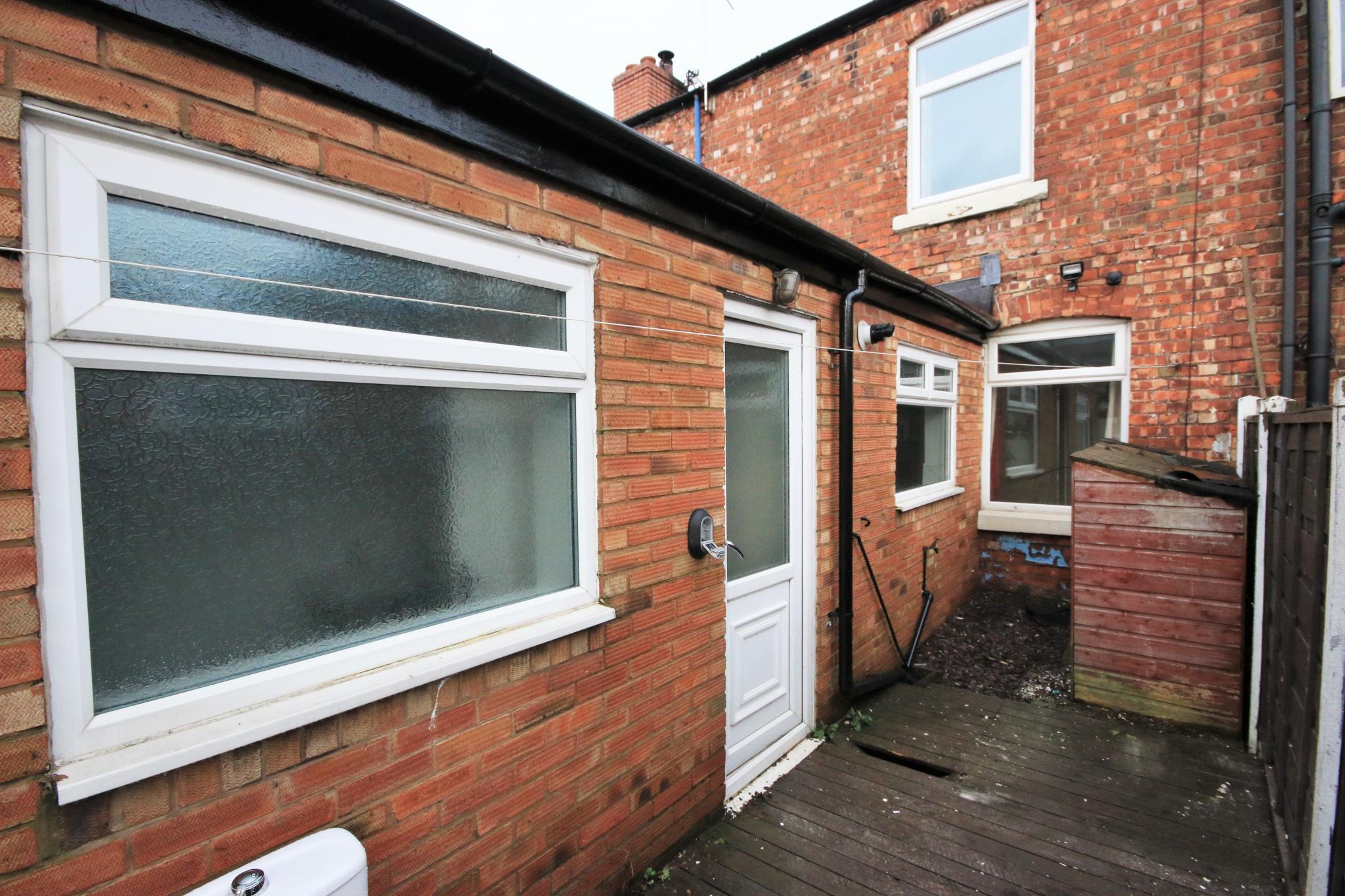 2 bedroom mid terraced house Let in Wigan - Photograph 10.