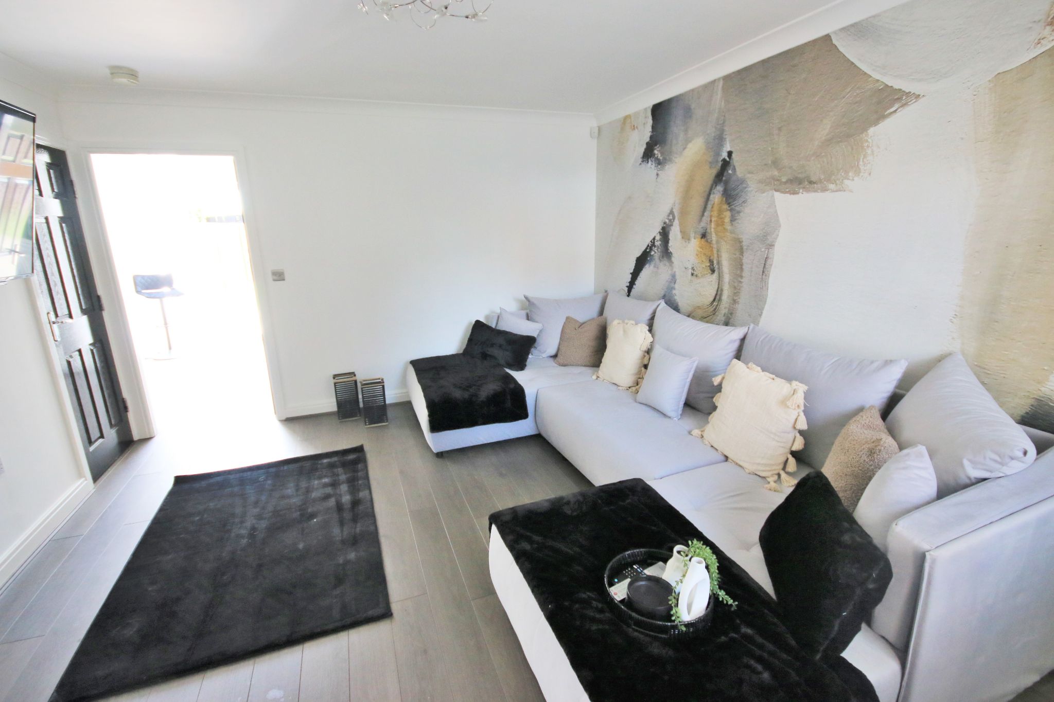 4 bedroom town house To Let in Wigan - Photograph 4.