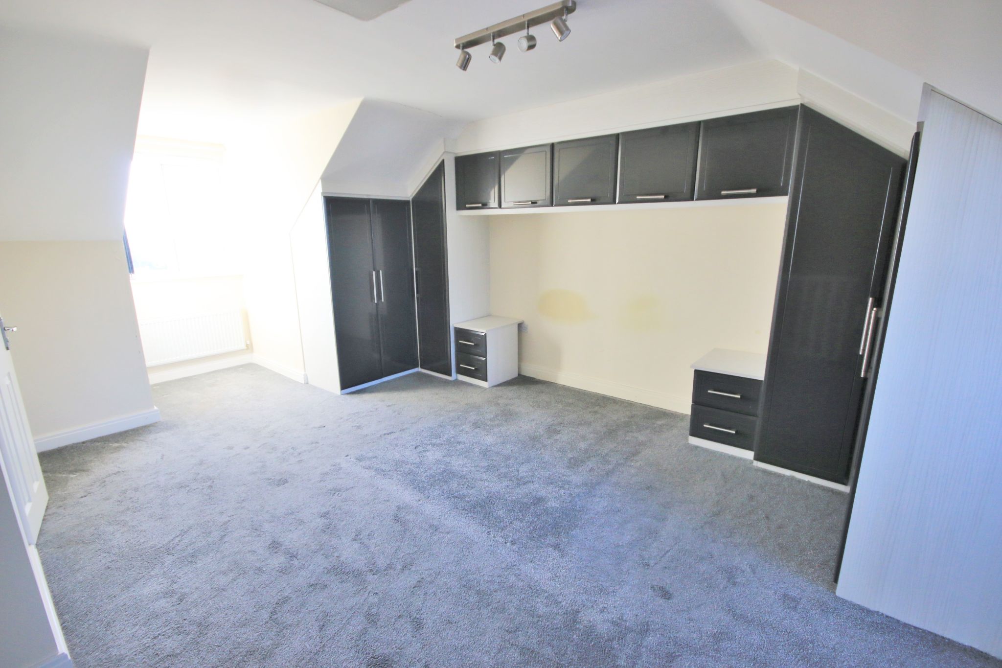 4 bedroom town house To Let in Wigan - Photograph 8.