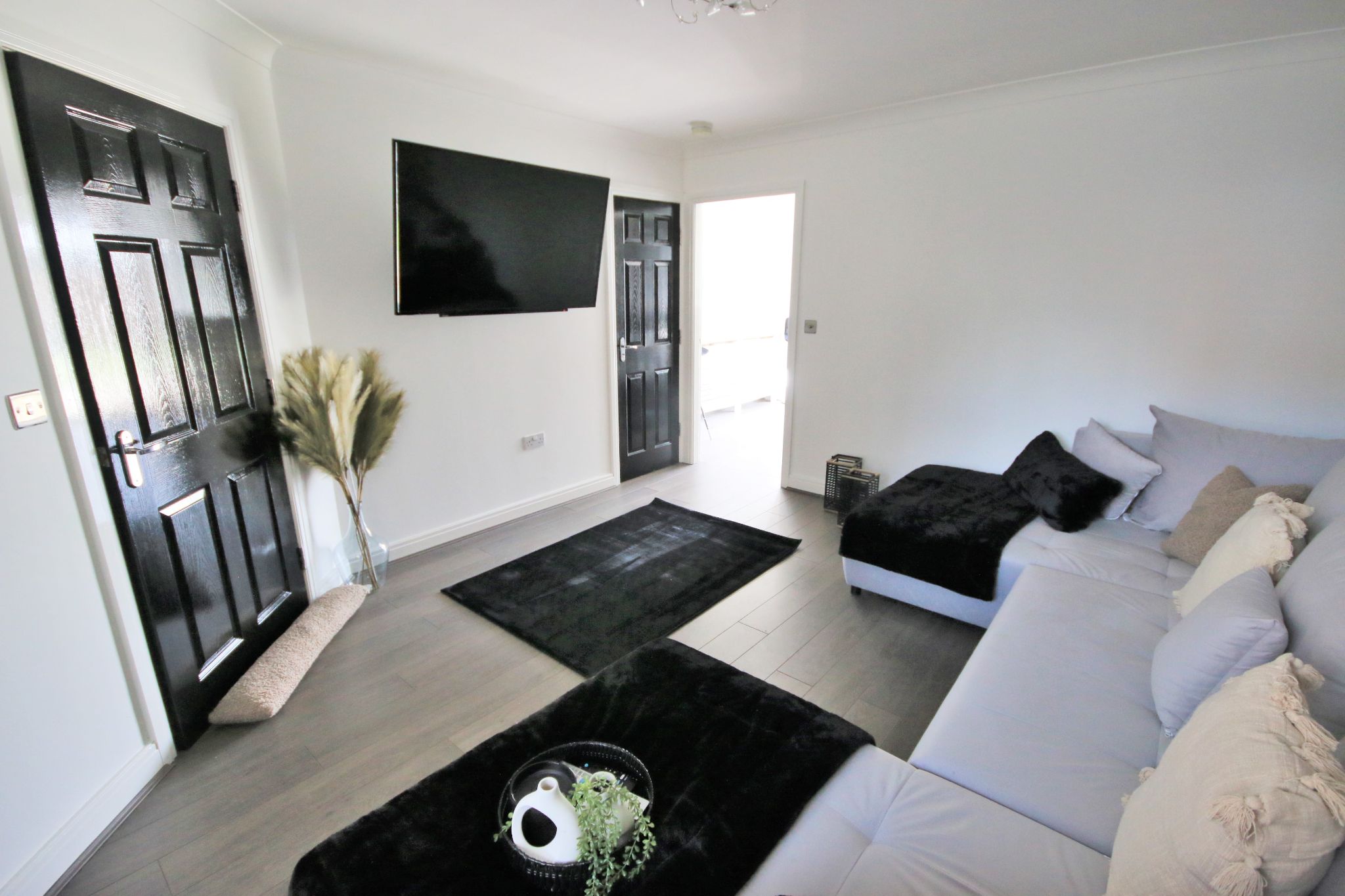 4 bedroom town house To Let in Wigan - Photograph 6.