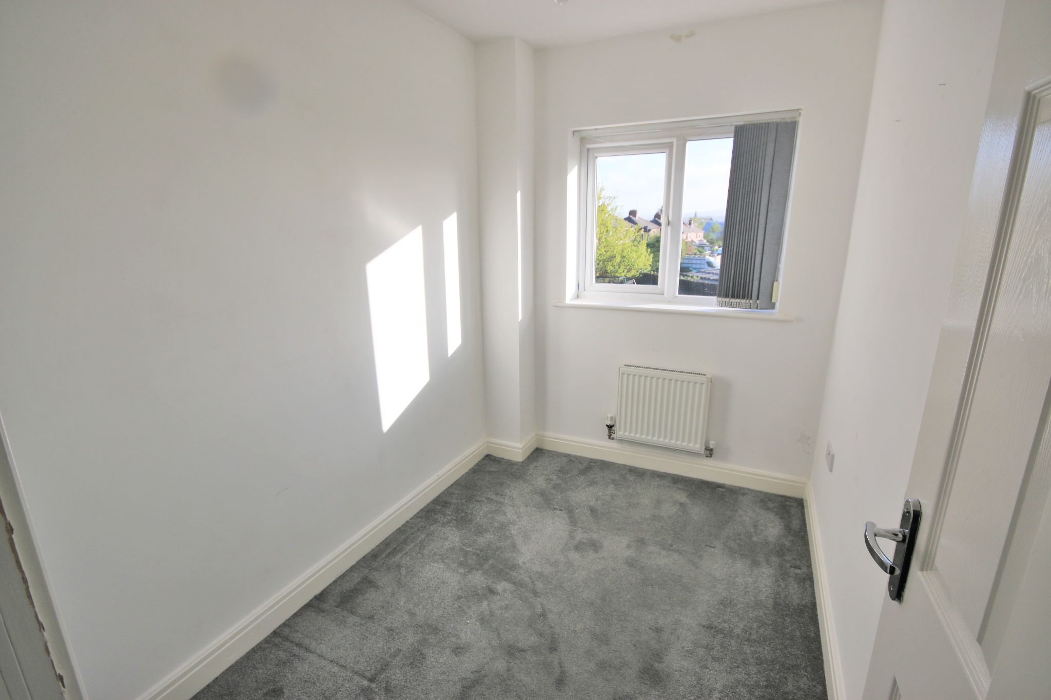 4 bedroom town house To Let in Wigan - Photograph 12.