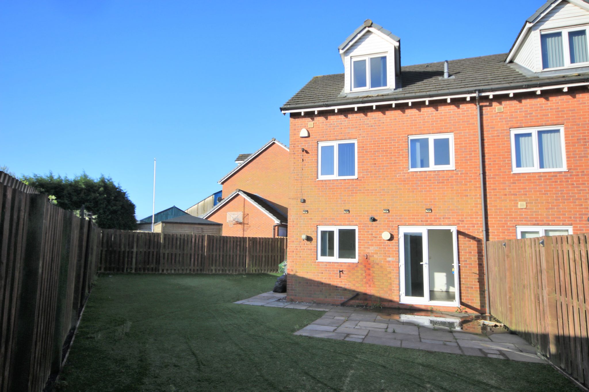 4 bedroom town house To Let in Wigan - Photograph 20.
