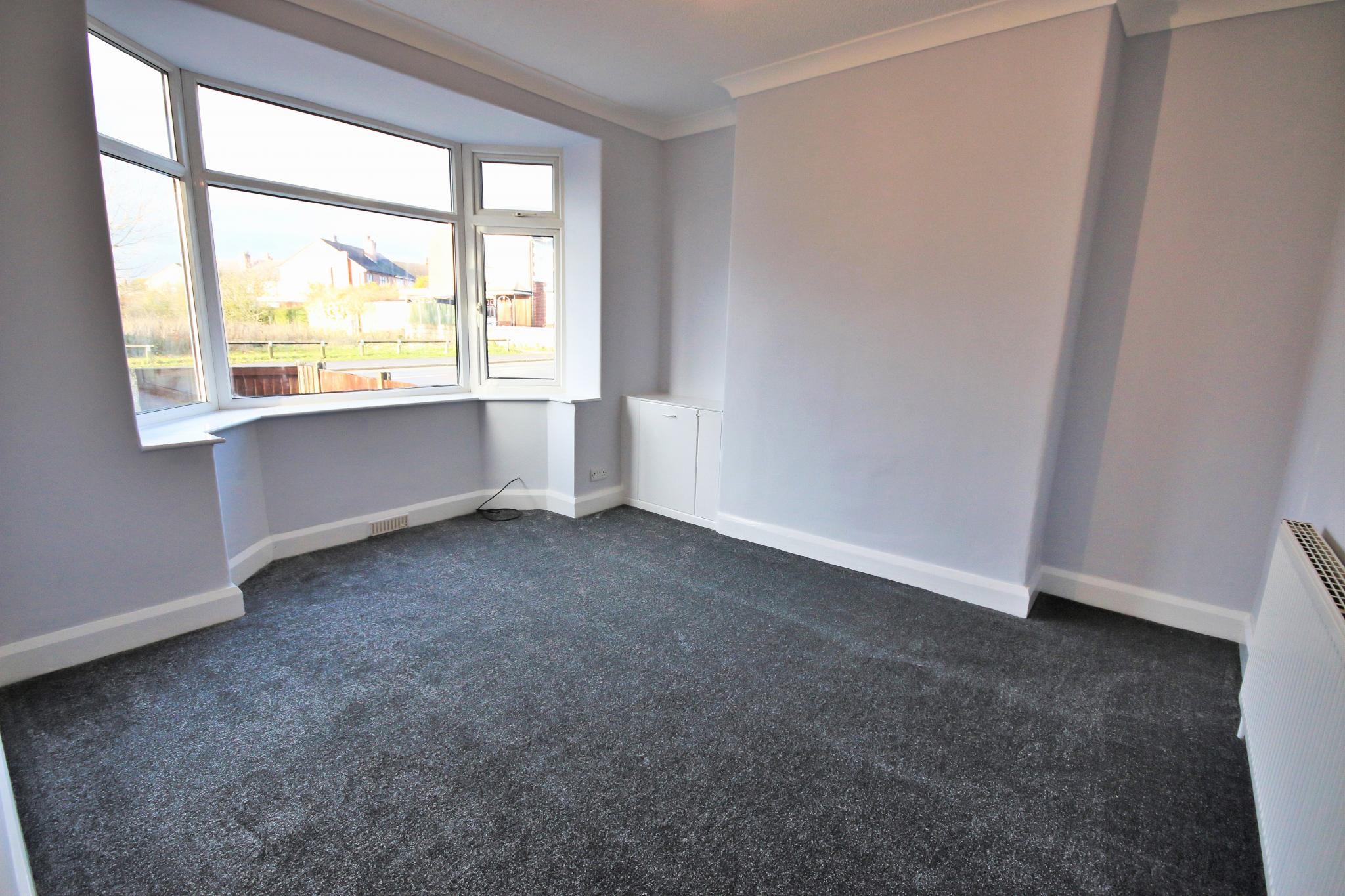 3 bedroom semi-detached house Let in Wigan - lounge.