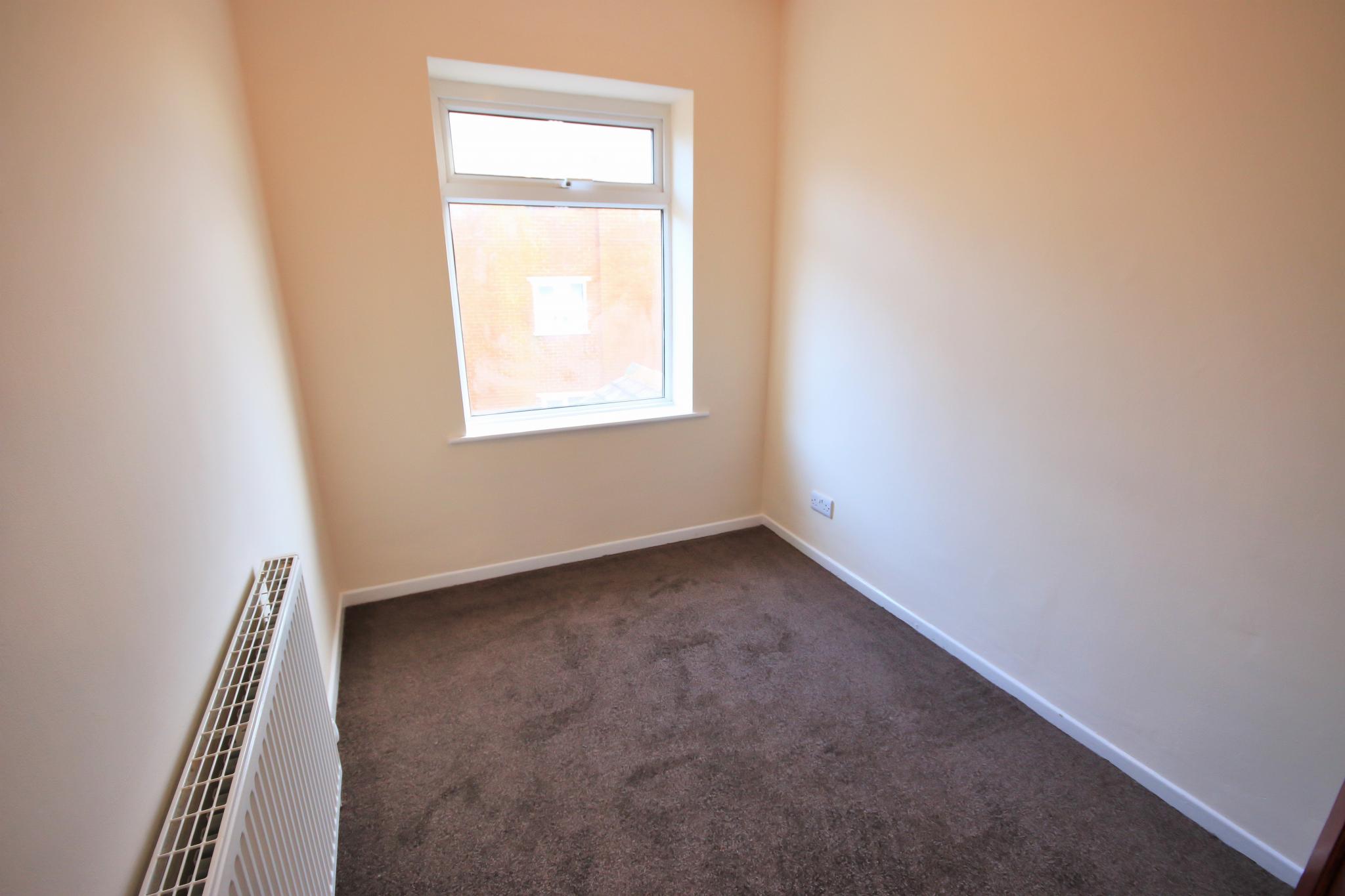 3 bedroom semi-detached house Let in Wigan - Bedroom 3.