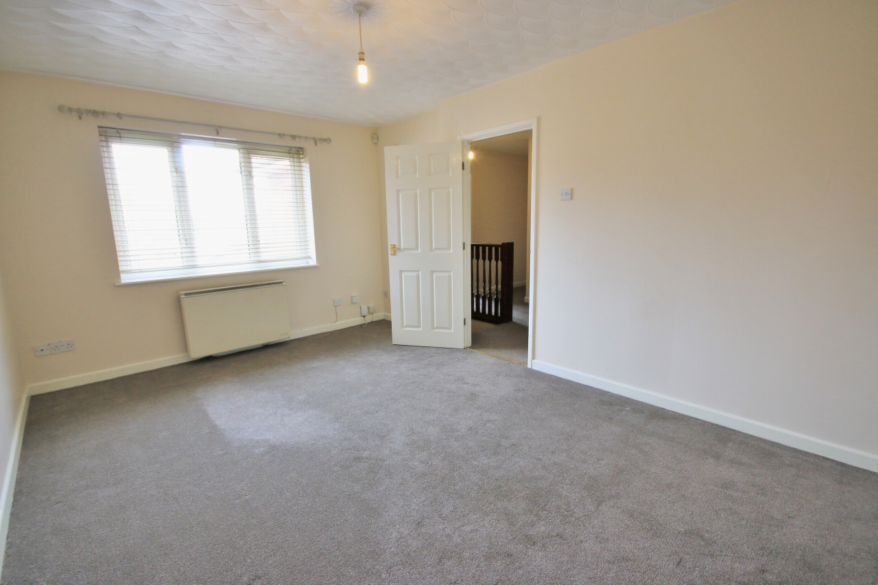 2 bedroom apartment flat/apartment Let in Wigan - Photograph 3.