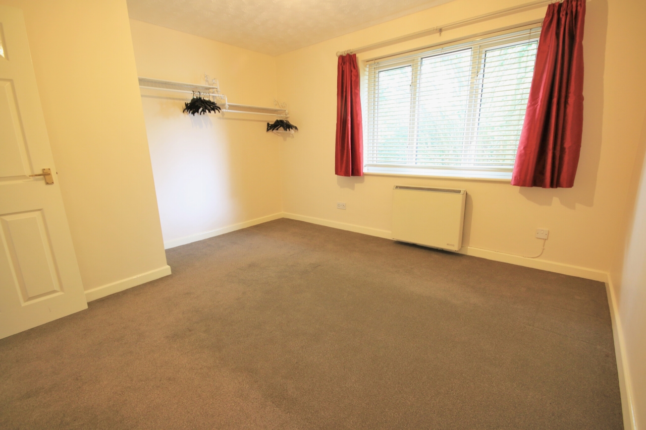 2 bedroom apartment flat/apartment Let in Wigan - Photograph 6.