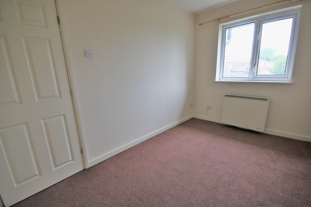 2 bedroom apartment flat/apartment Let in Wigan - Photograph 7.
