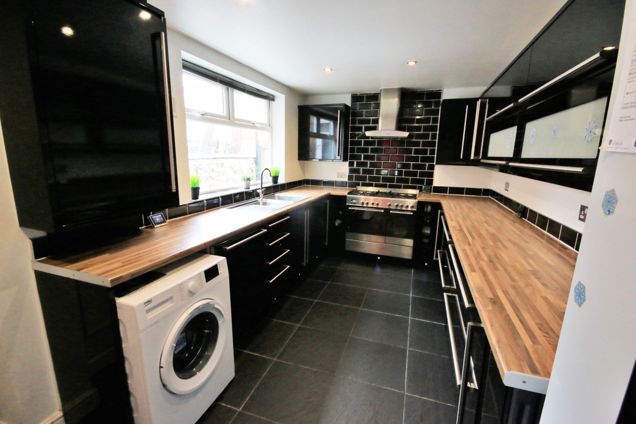 3 bedroom mid terraced house Let in Wigan - Photograph 7.