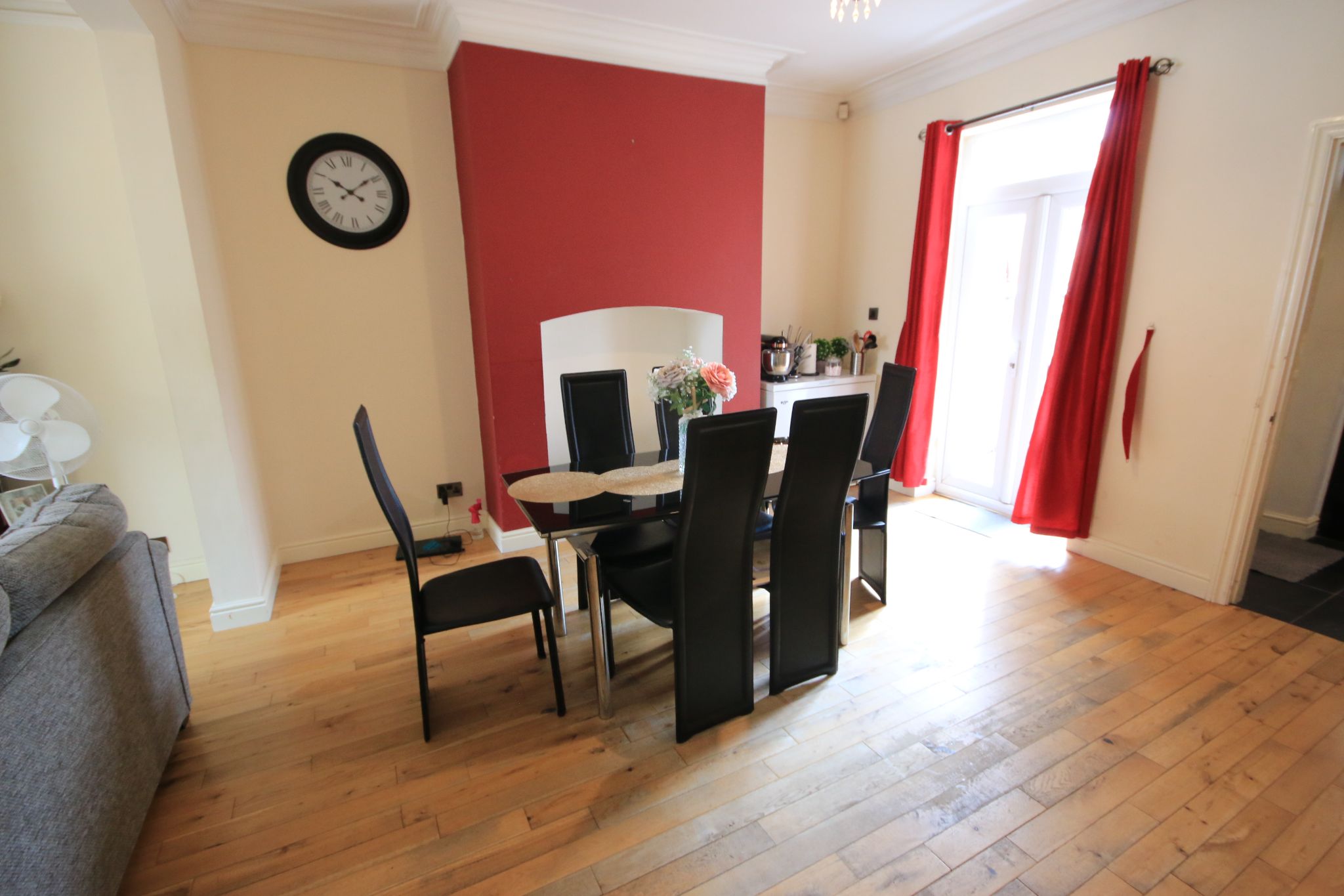 3 bedroom mid terraced house Let in Wigan - Photograph 5.
