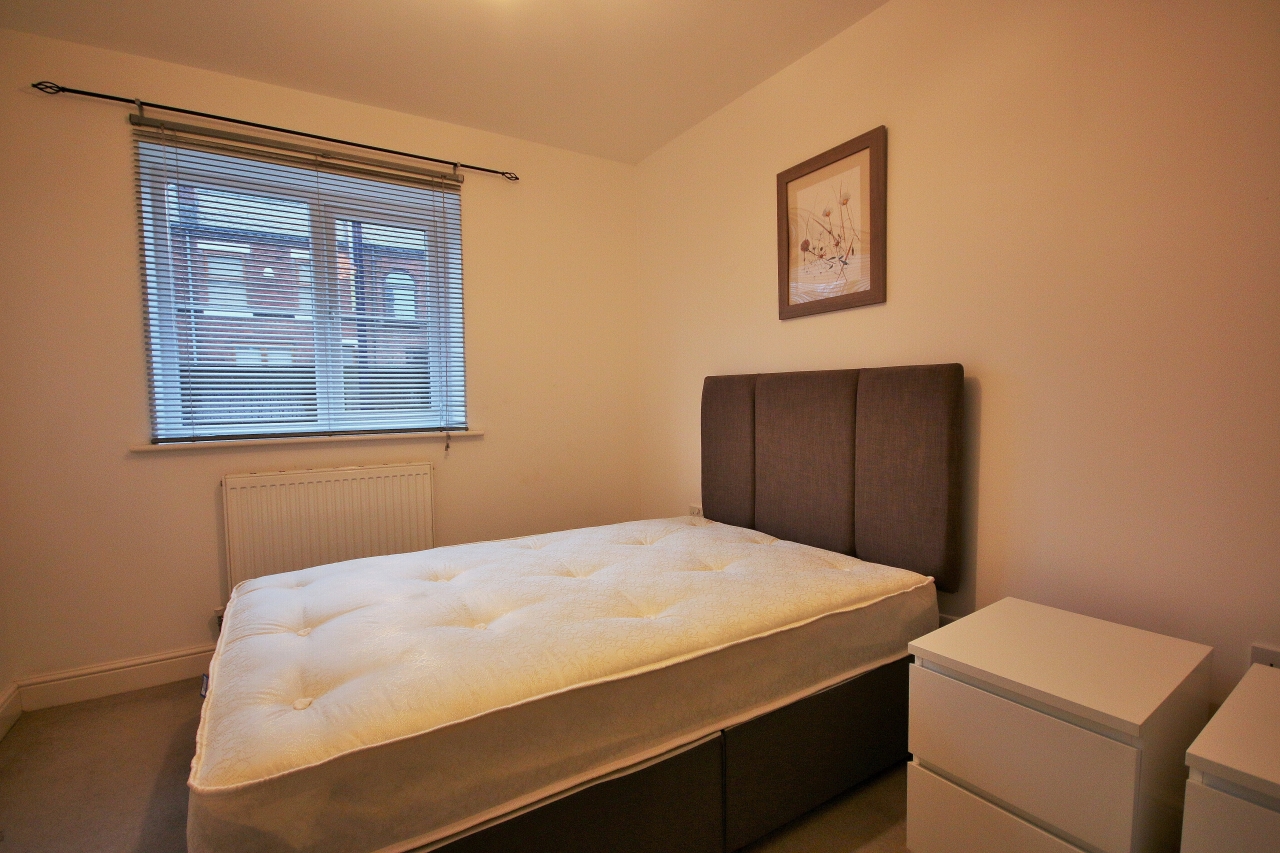 2 bedroom apartment flat/apartment Let in Wigan - Photograph 5.