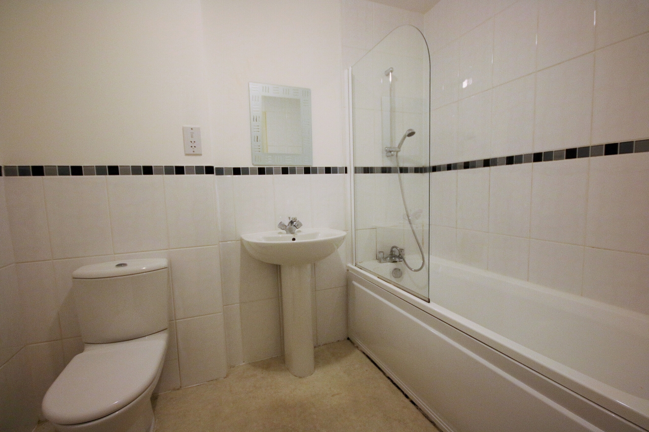 2 bedroom apartment flat/apartment Let in Wigan - Photograph 7.