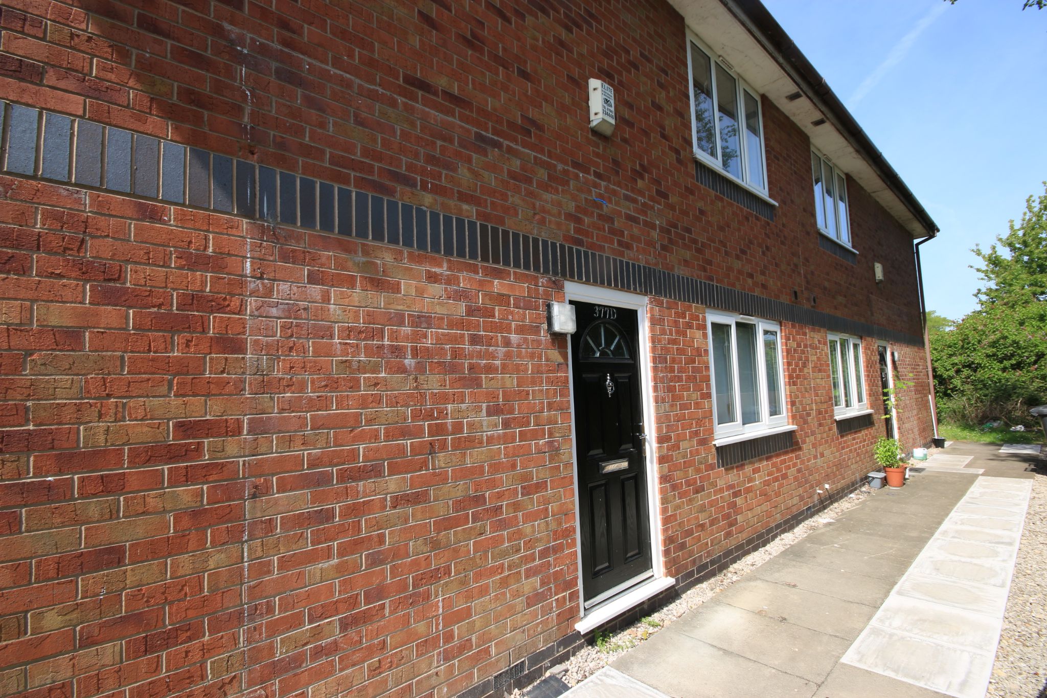 2 bedroom apartment flat/apartment Let in Wigan - Photograph 1.