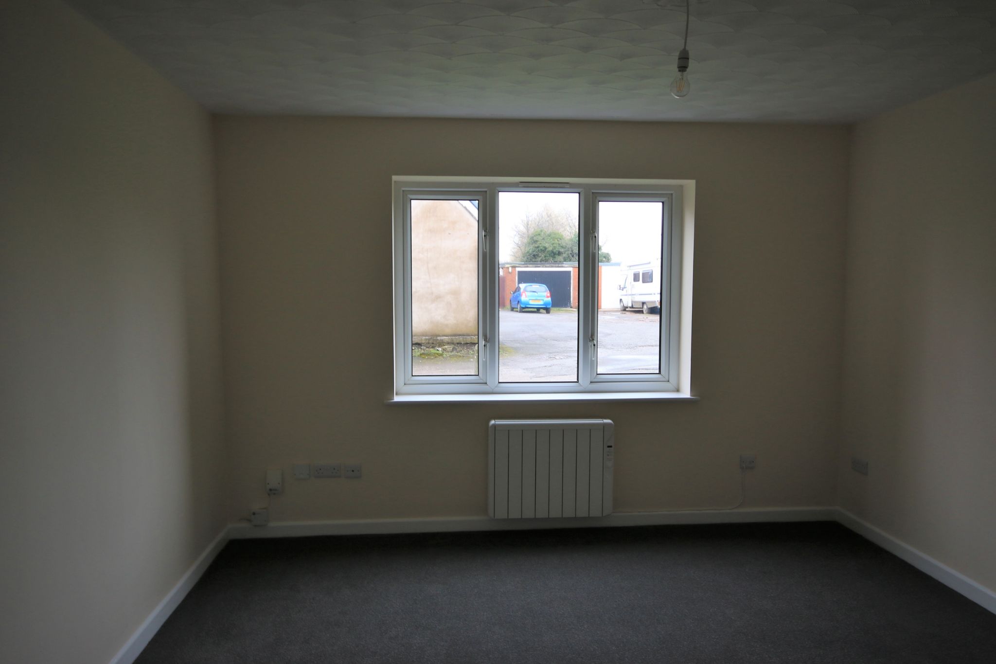 2 bedroom apartment flat/apartment Let in Wigan - Photograph 2.