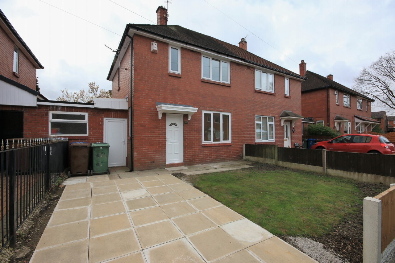 2 bedroom semi-detached house Let in Wigan - Photograph 1.