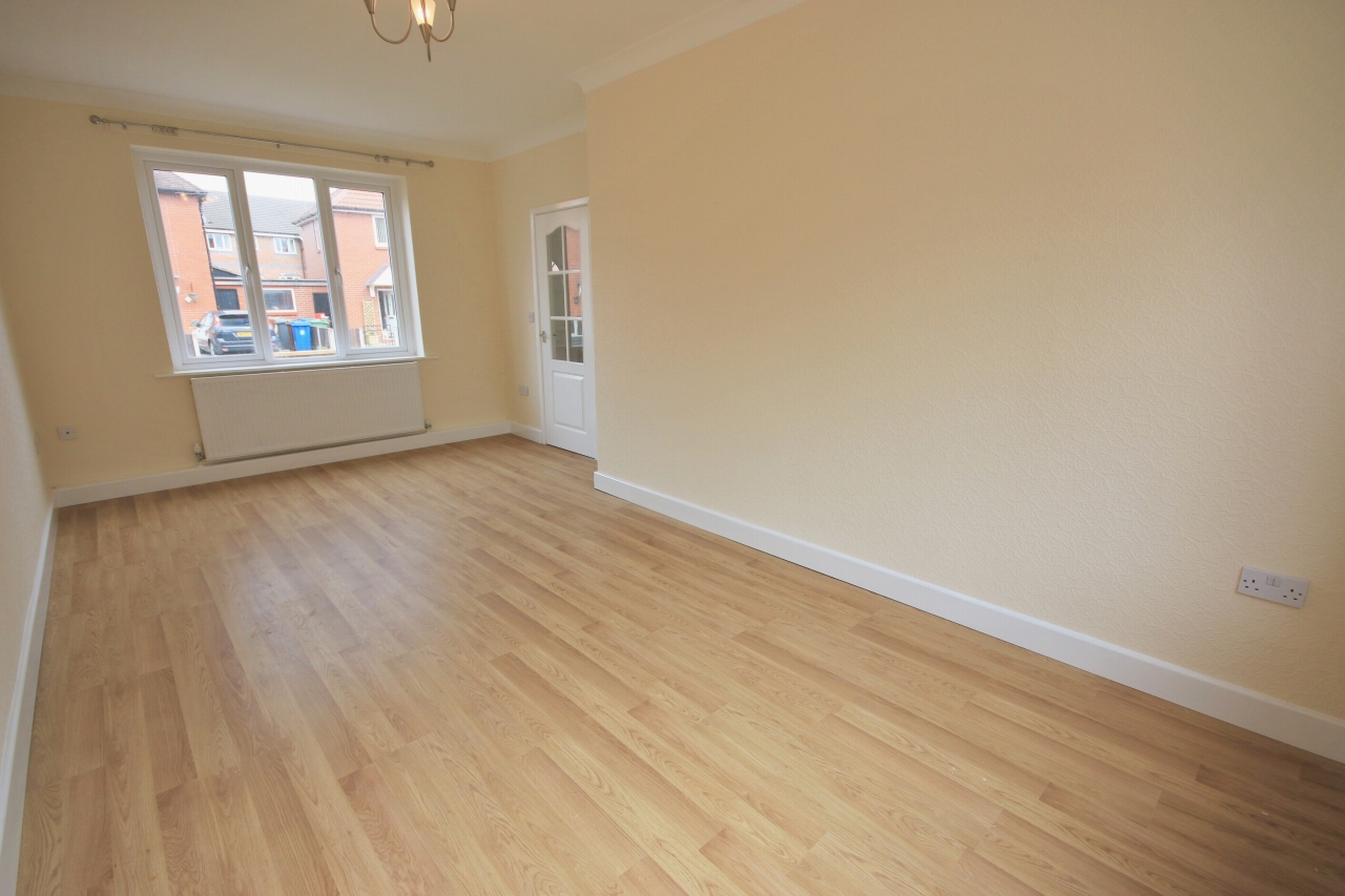 2 bedroom semi-detached house Let in Wigan - Photograph 2.