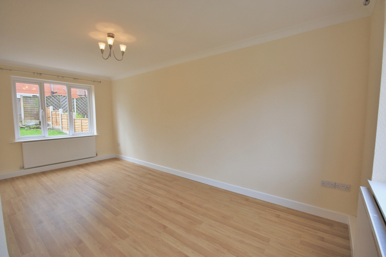 2 bedroom semi-detached house Let in Wigan - Photograph 3.