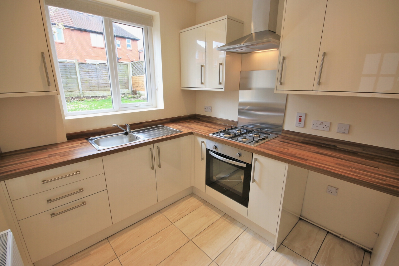 2 bedroom semi-detached house Let in Wigan - Photograph 4.