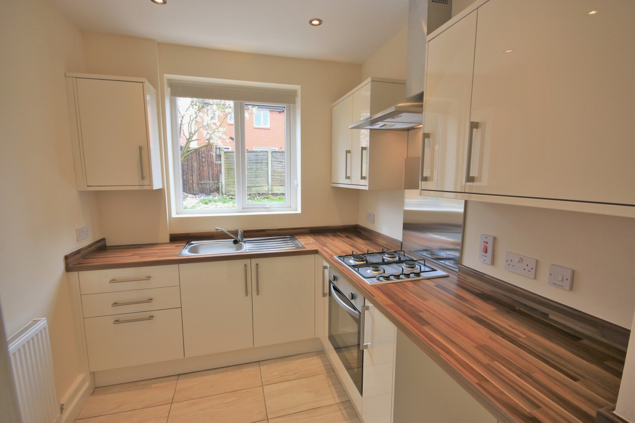 2 bedroom semi-detached house Let in Wigan - Photograph 5.