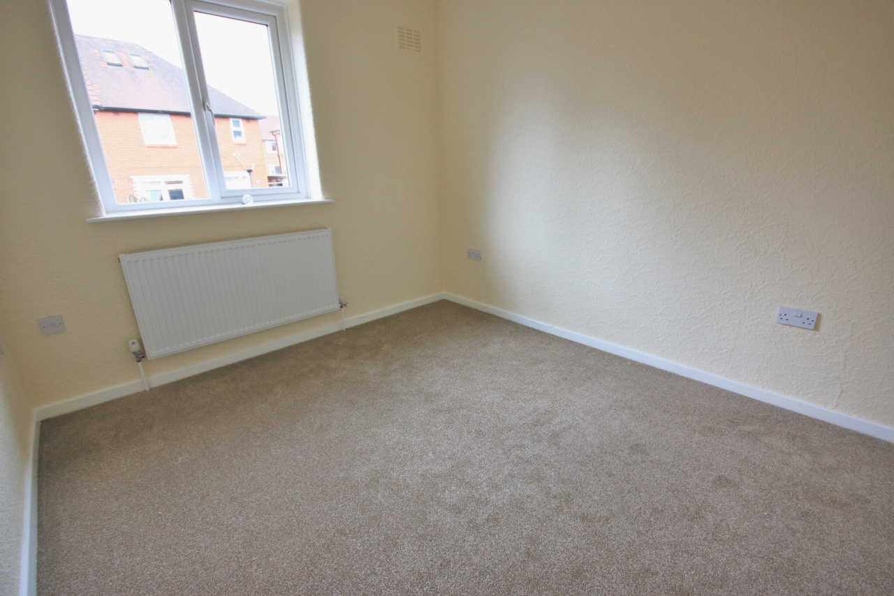 2 bedroom semi-detached house Let in Wigan - Photograph 7.