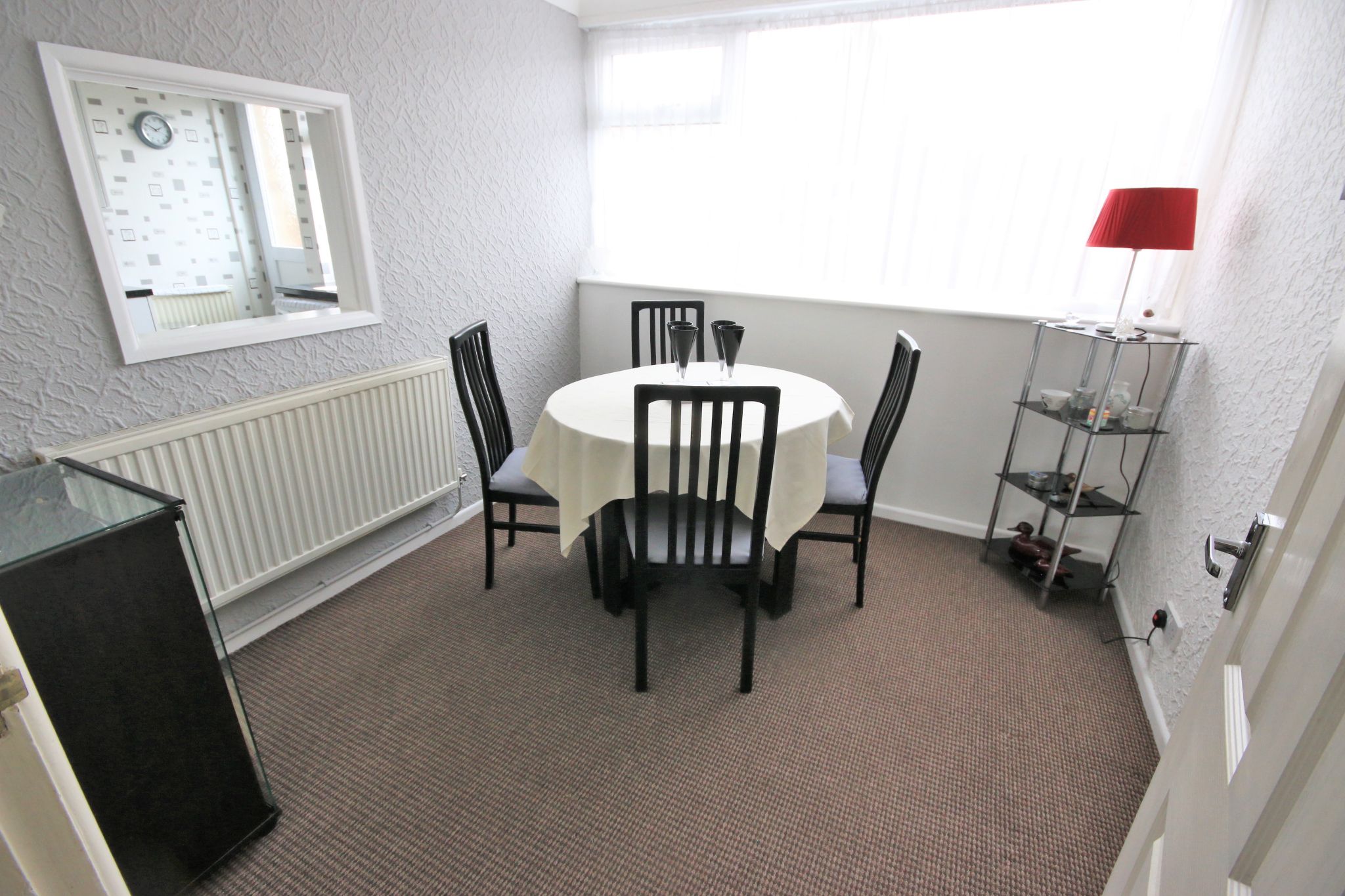 3 bedroom town house Let in Wigan - Photograph 4.