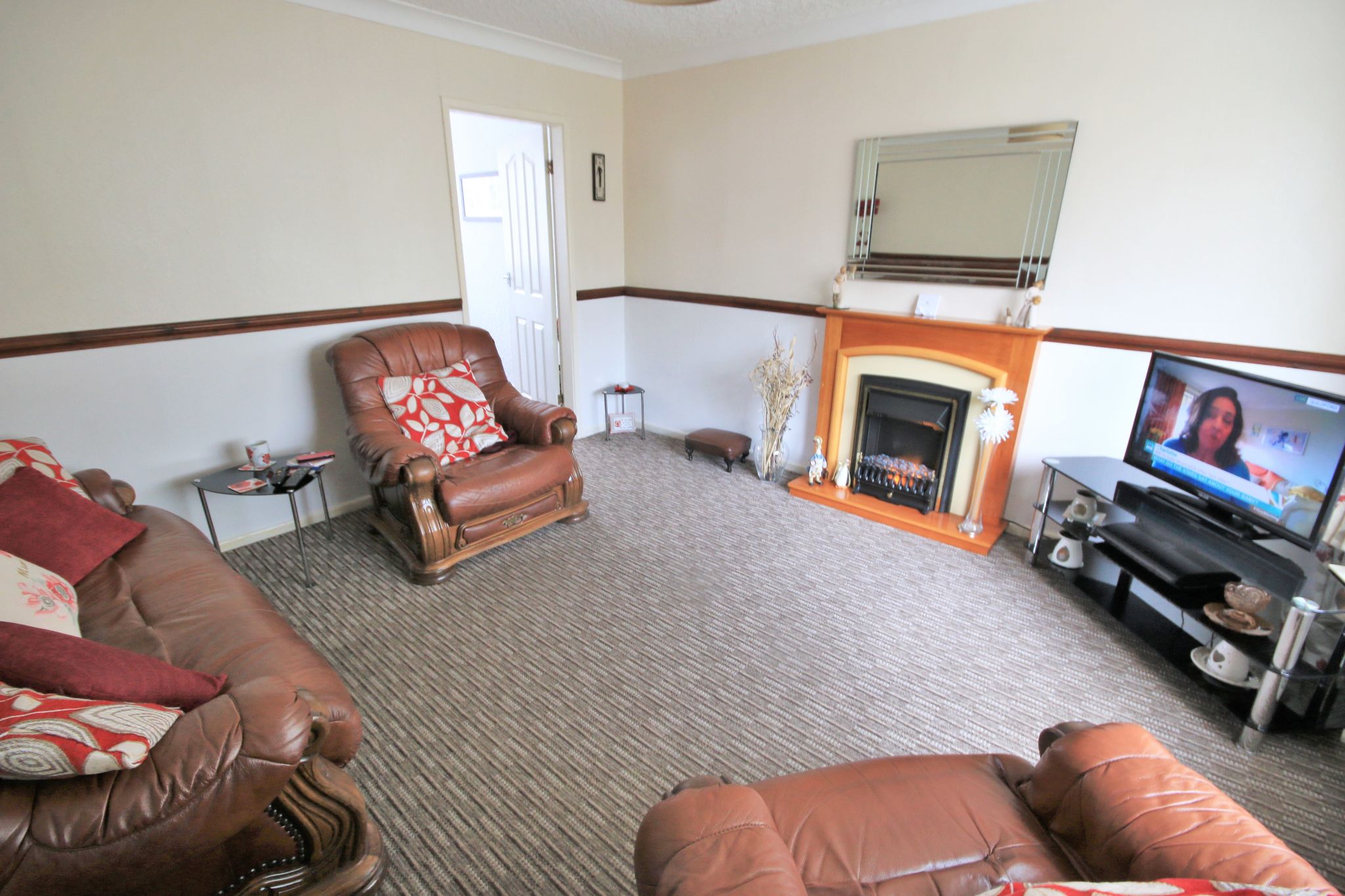 3 bedroom town house Let in Wigan - Photograph 2.