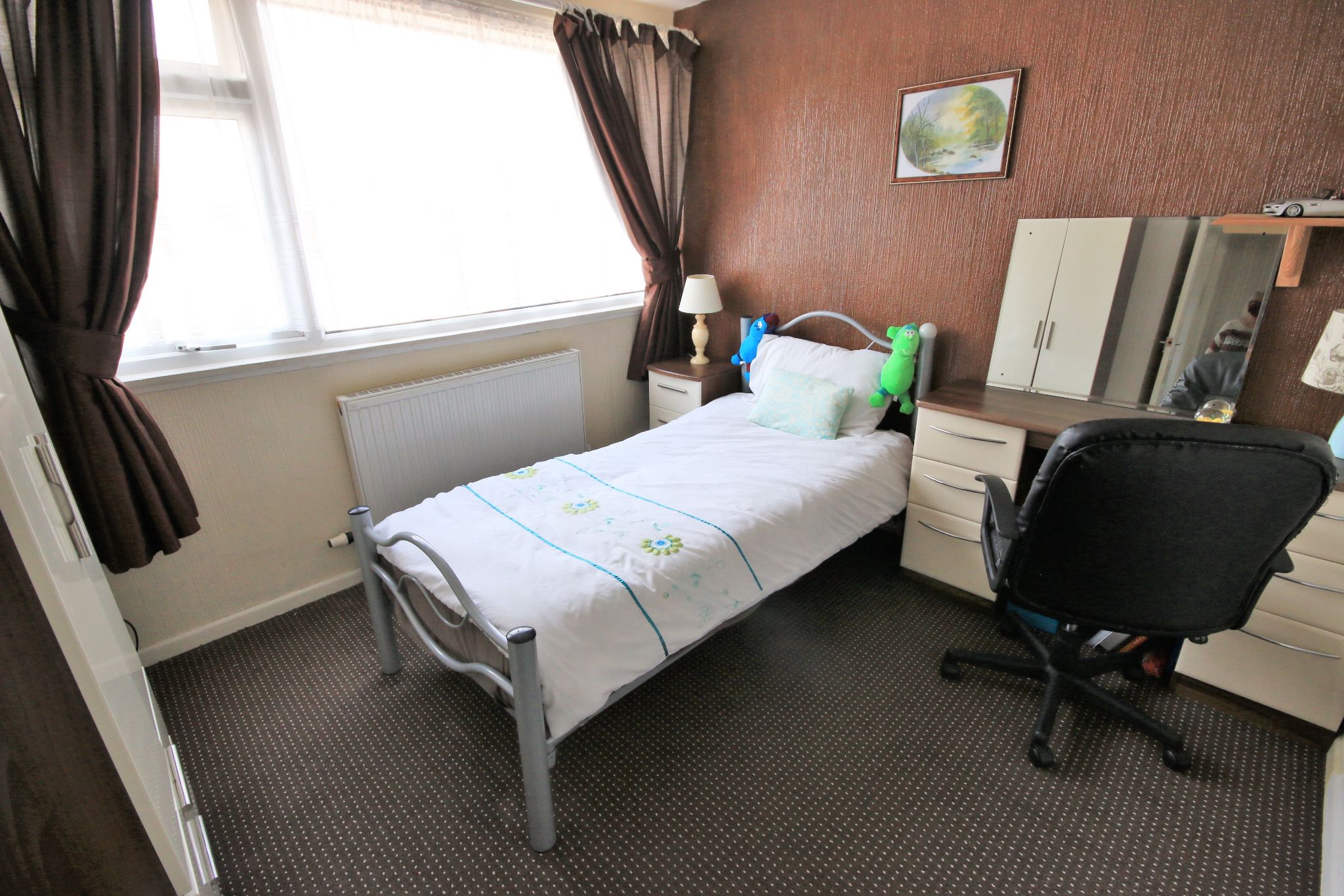 3 bedroom town house Let in Wigan - Photograph 7.