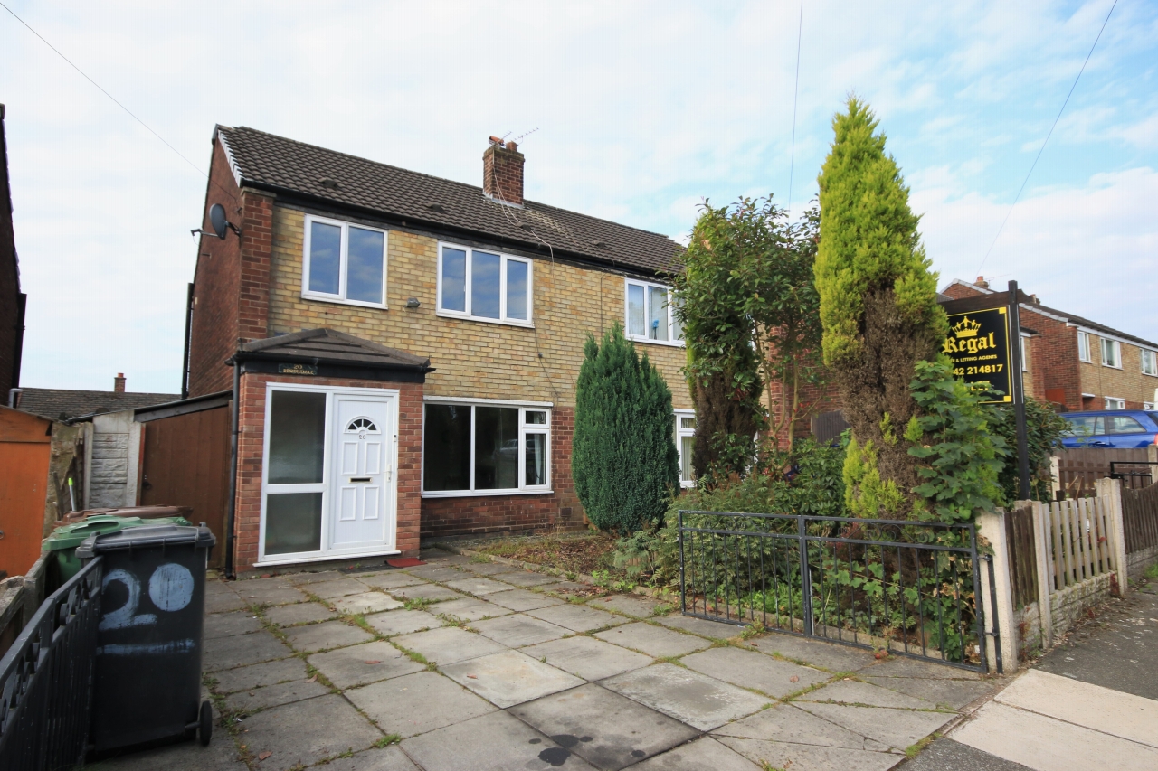 4 bedroom semi-detached house Let in Wigan - Photograph 1.
