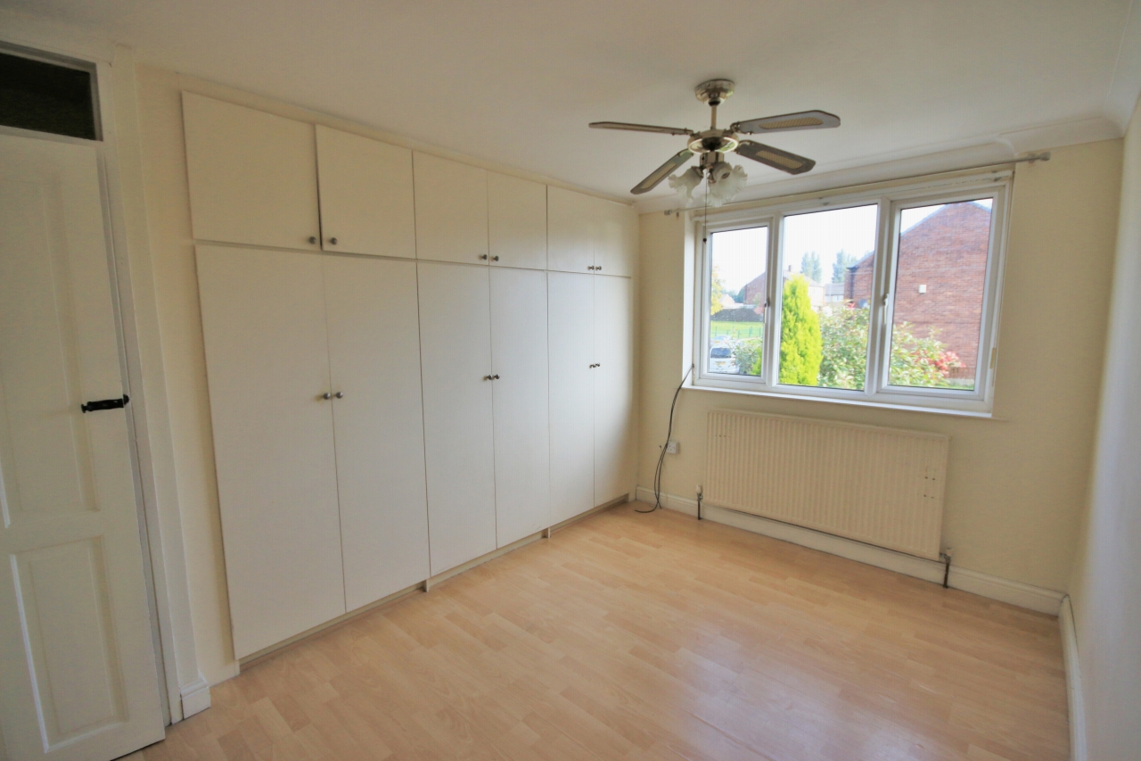 4 bedroom semi-detached house Let in Wigan - Photograph 4.
