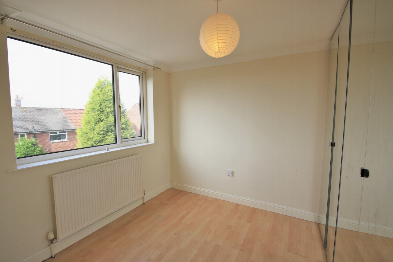 4 bedroom semi-detached house Let in Wigan - Photograph 5.