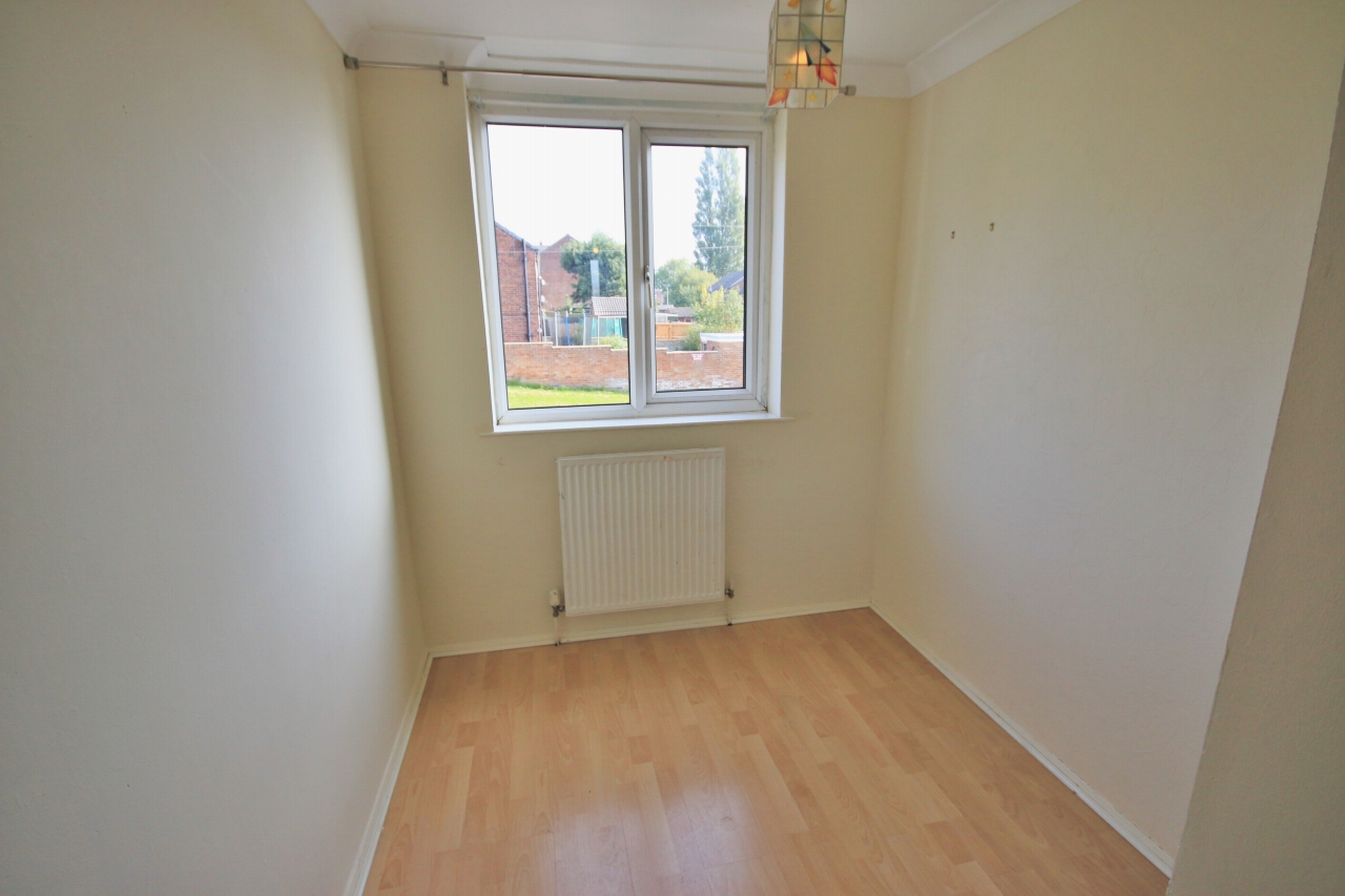 4 bedroom semi-detached house Let in Wigan - Photograph 6.