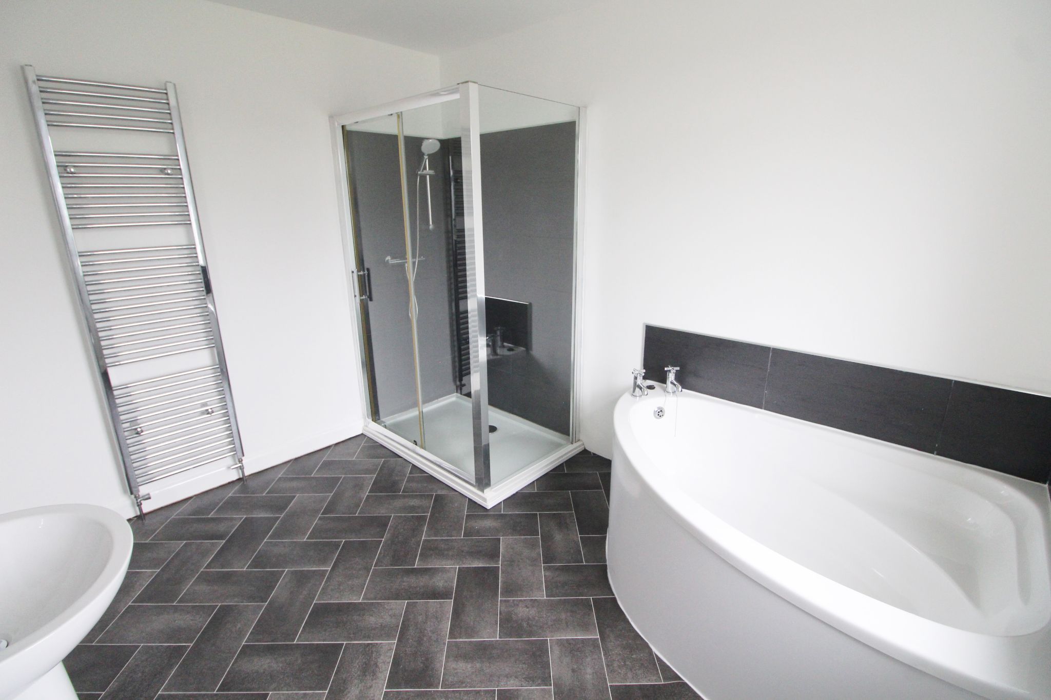 2 bedroom semi-detached house Let in Wigan - Photograph 12.