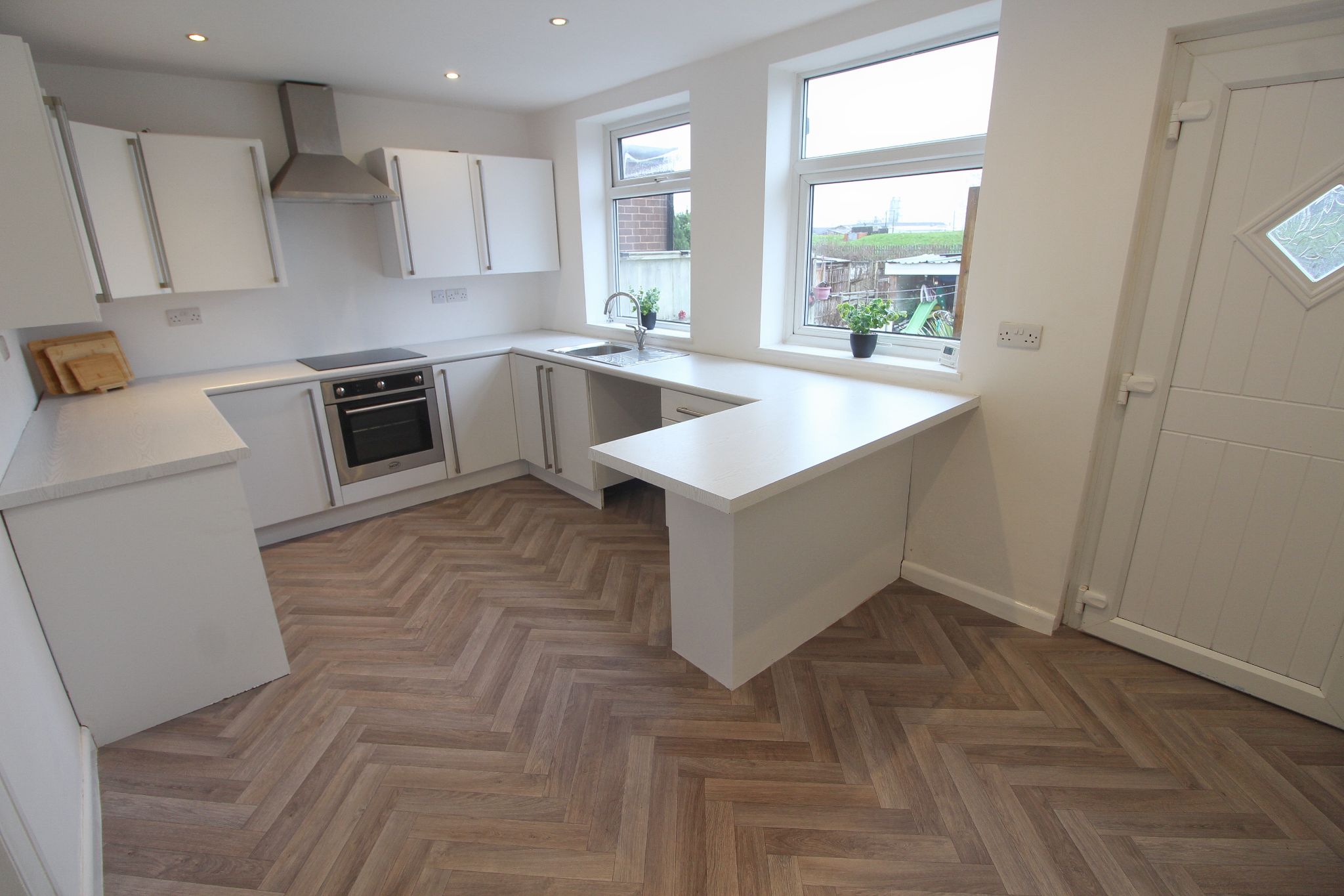 2 bedroom semi-detached house Let in Wigan - Photograph 5.