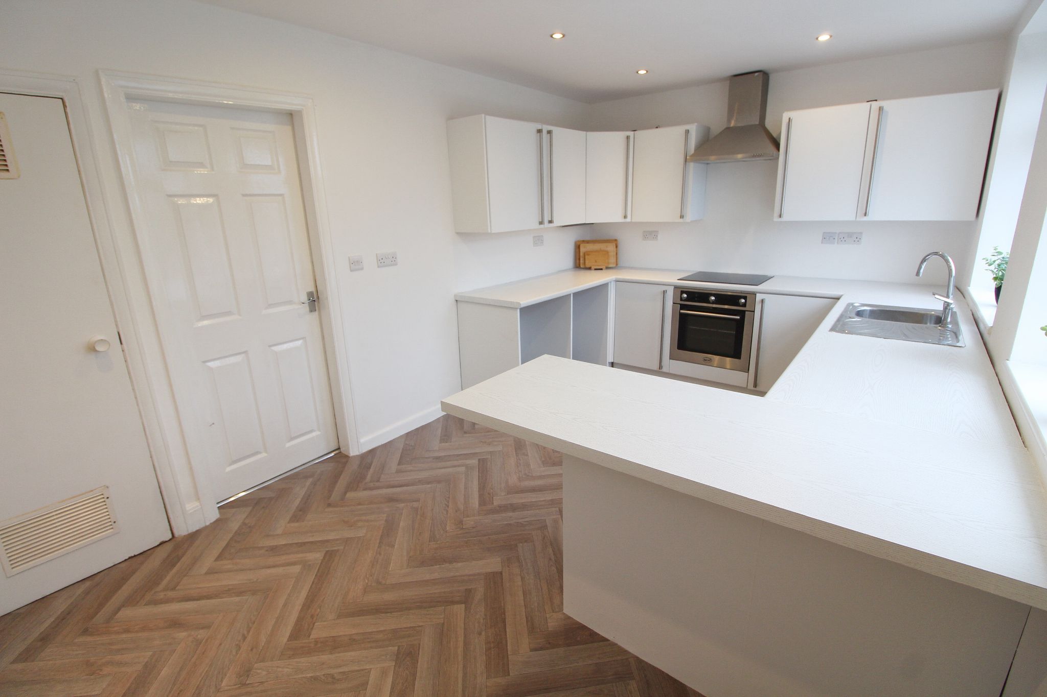 2 bedroom semi-detached house Let in Wigan - Photograph 6.