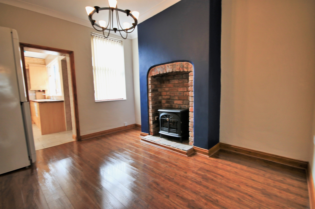 2 bedroom mid terraced house Let in Wigan - Photograph 4.