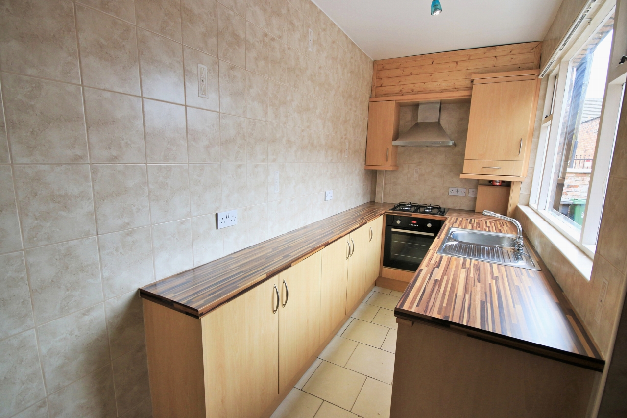 2 bedroom mid terraced house Let in Wigan - Photograph 5.