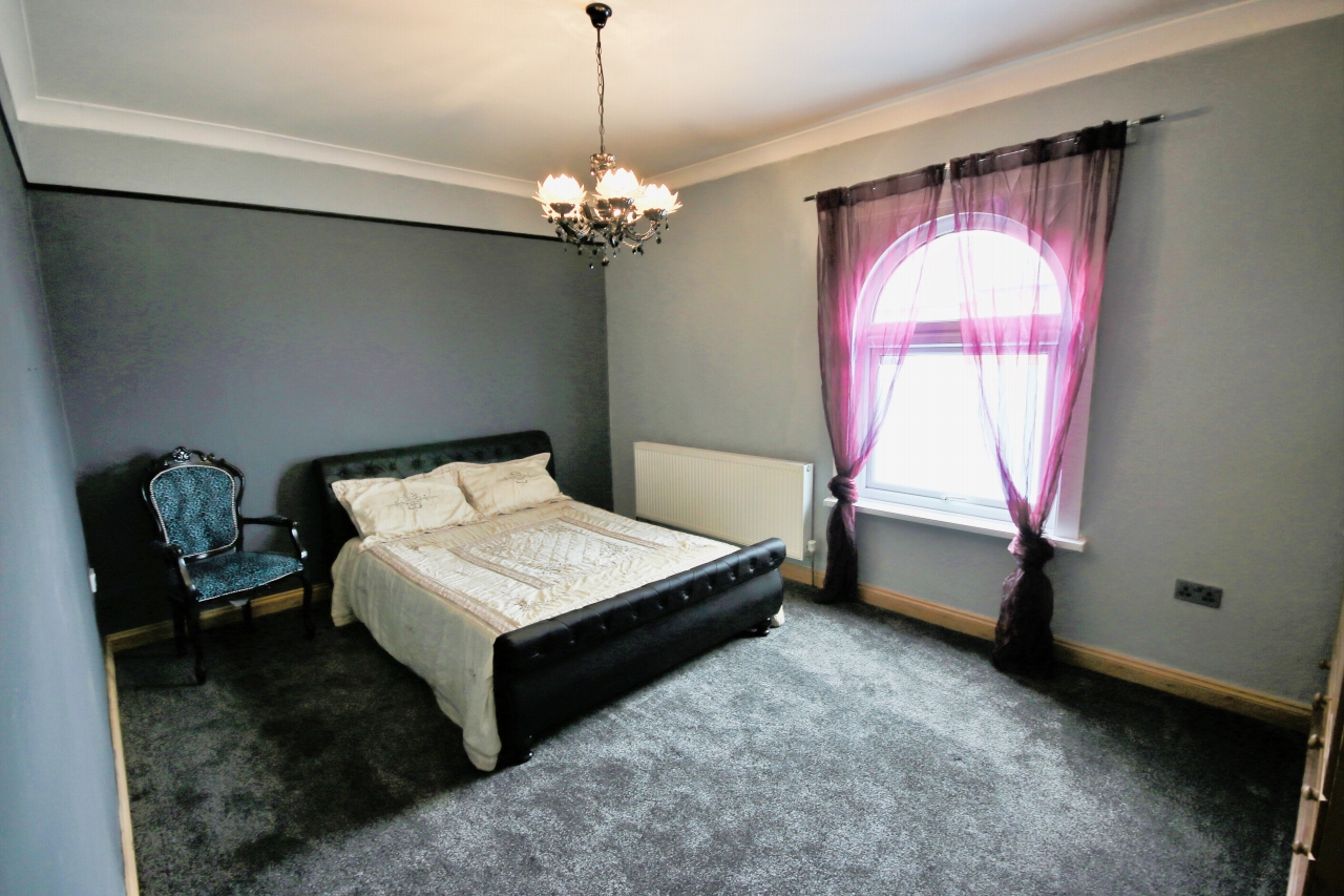 2 bedroom mid terraced house Let in Wigan - Photograph 6.