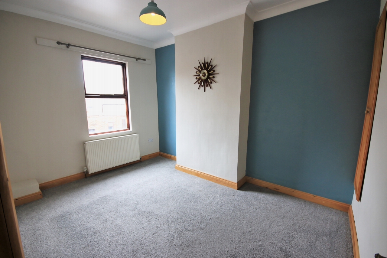 2 bedroom mid terraced house Let in Wigan - Photograph 7.
