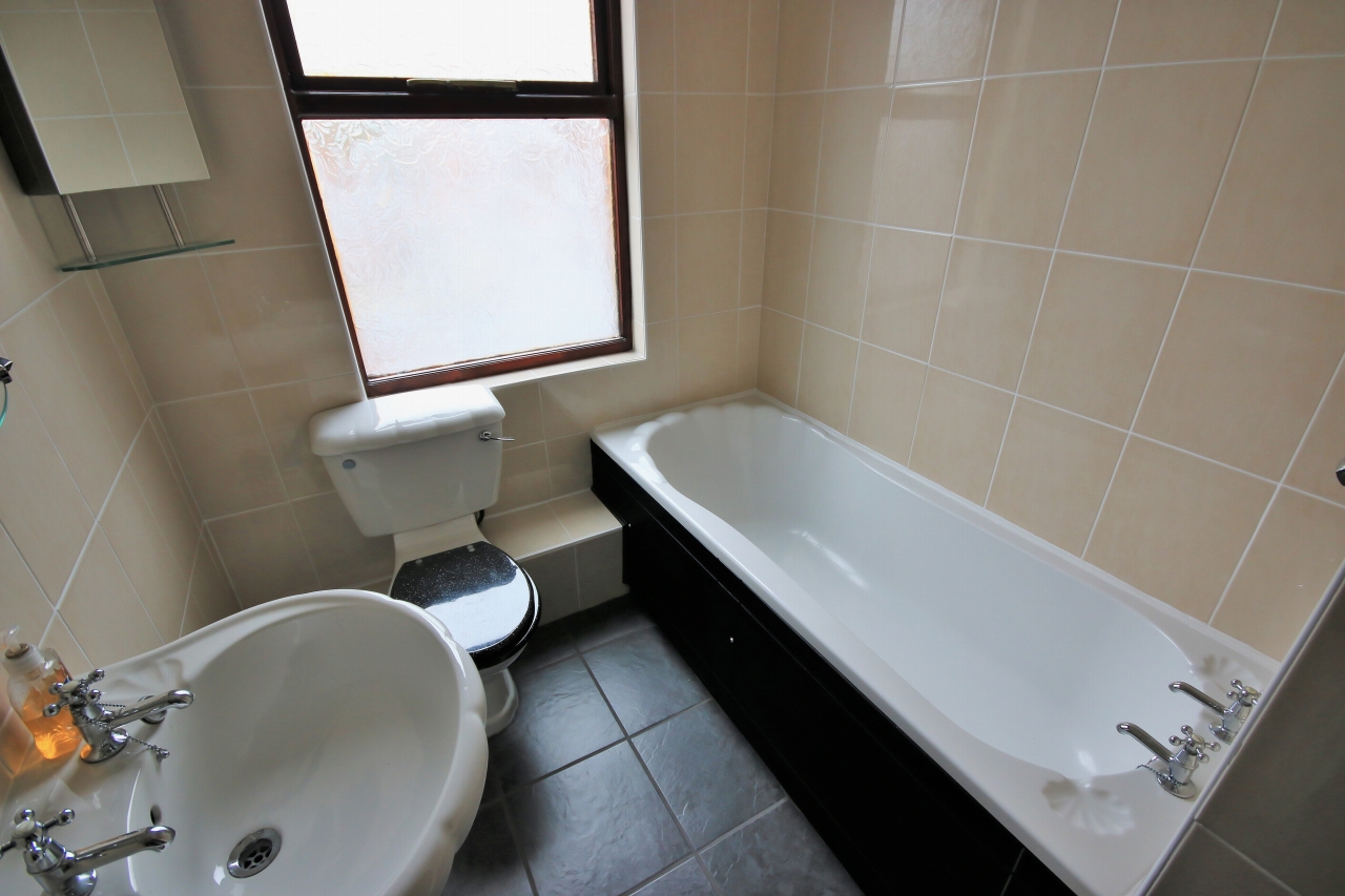 2 bedroom mid terraced house Let in Wigan - Photograph 8.
