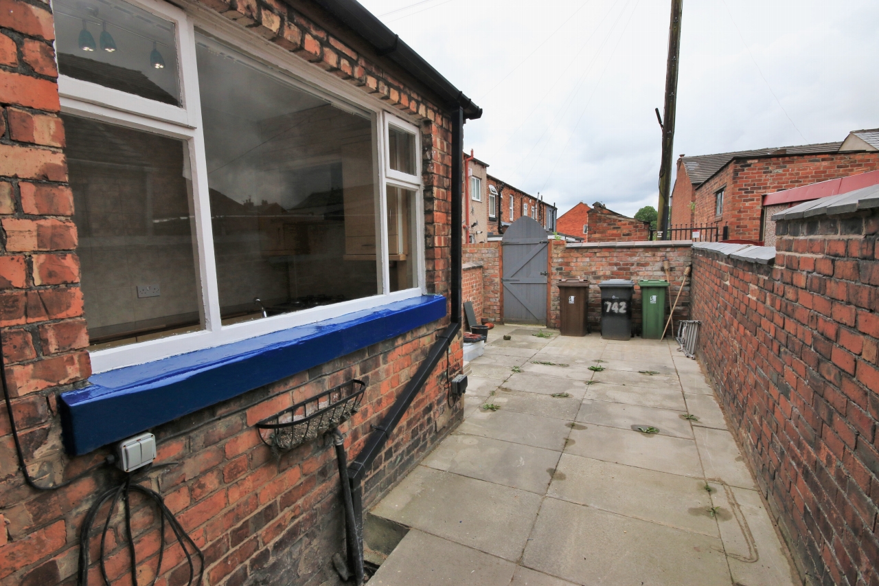 2 bedroom mid terraced house Let in Wigan - Photograph 9.