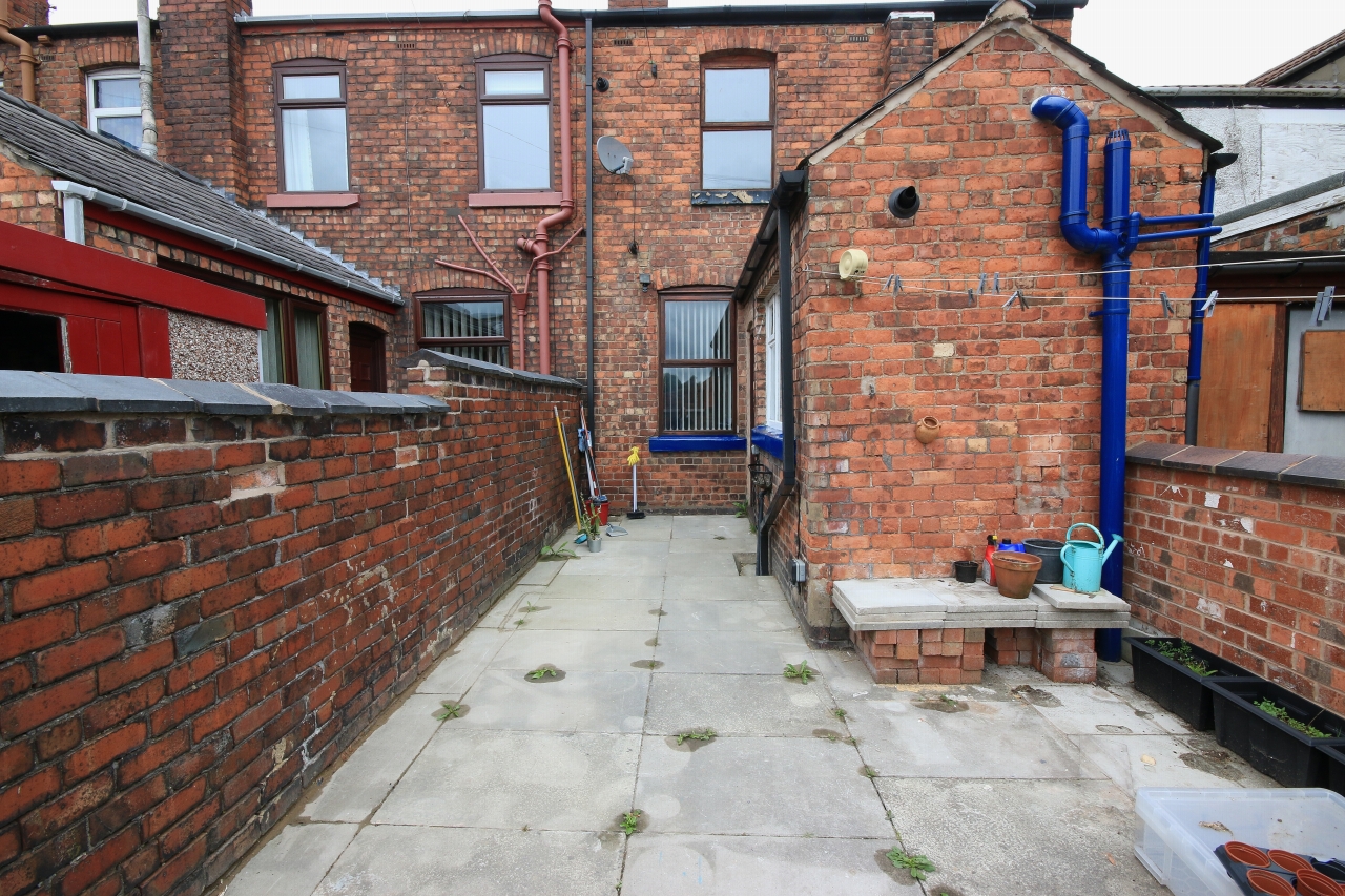 2 bedroom mid terraced house Let in Wigan - Photograph 10.